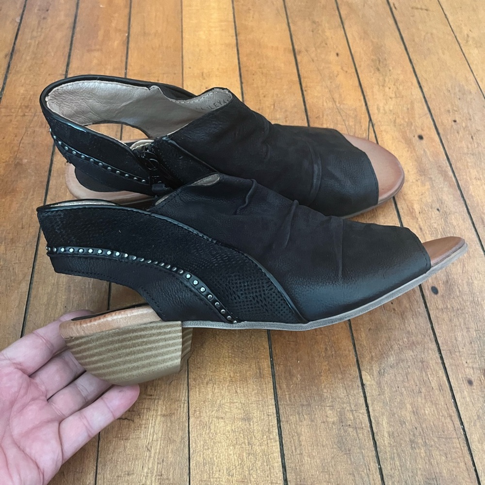 Miz Mooz Cailey black, ankle sandals